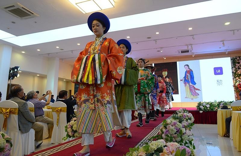 Trình diễn áo dài Cổ phục trong Ngày hội Di sản Văn hóa Việt Nam năm 2022