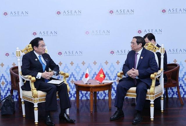 Thủ tướng Phạm Minh Chính gặp Thủ tướng Nhật Bản