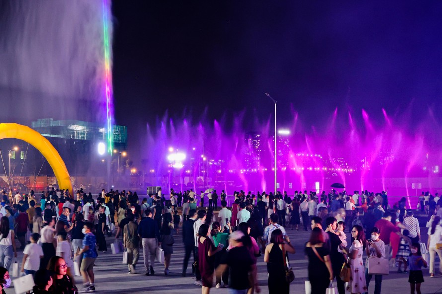 Lễ hội nhạc nước The Fountain Festival thu hút hơn 1.500 lượt khách tham gia mỗi cuối tuần