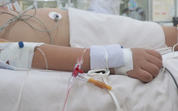 Bé trai 12 tuổi tử vong tại Bệnh viện Bệnh nhiệt đới do mắc bạch hầu ác tính, biến chứng tim - Ảnh: Tuổi Trẻ