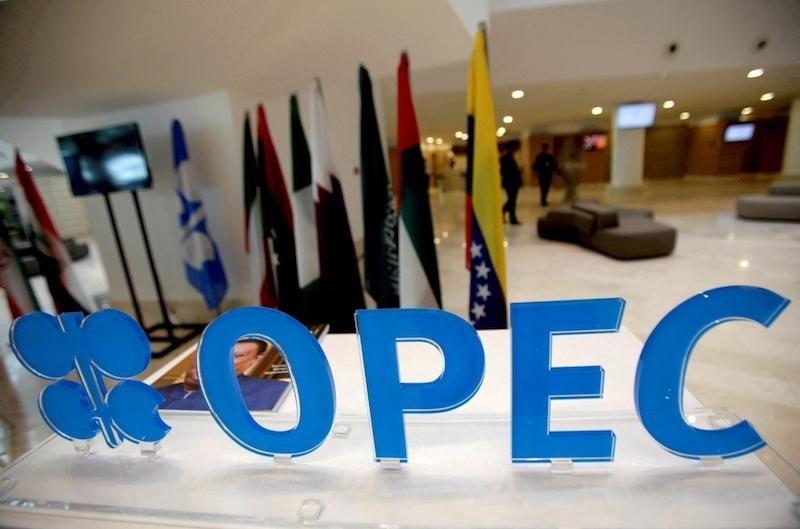 Giá dầu thế giới tăng sau khi OPEC+ cắt giảm mạnh sản lượng - Mỹ và Venezuela phản ứng trái ngược