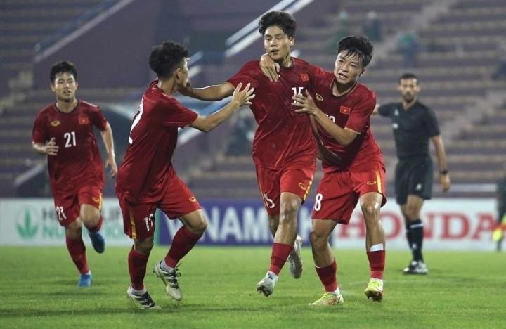 Vòng loại U17 châu Á 2023: U17 Việt Nam tạm dẫn đầu bảng F