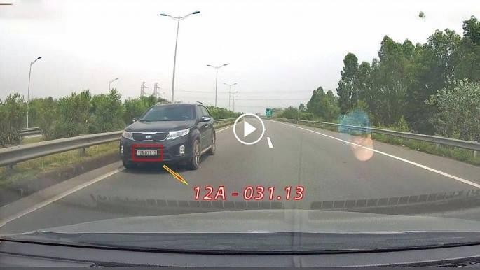 Lái xe đi ngược chiều trên cao tốc Nội Bài – Lào Cai bị phạt 17 triệu đồng