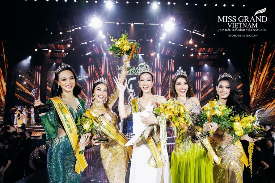 Đoàn Thiên Ân đăng quang Hoa hậu Hoà bình Việt Nam 2022