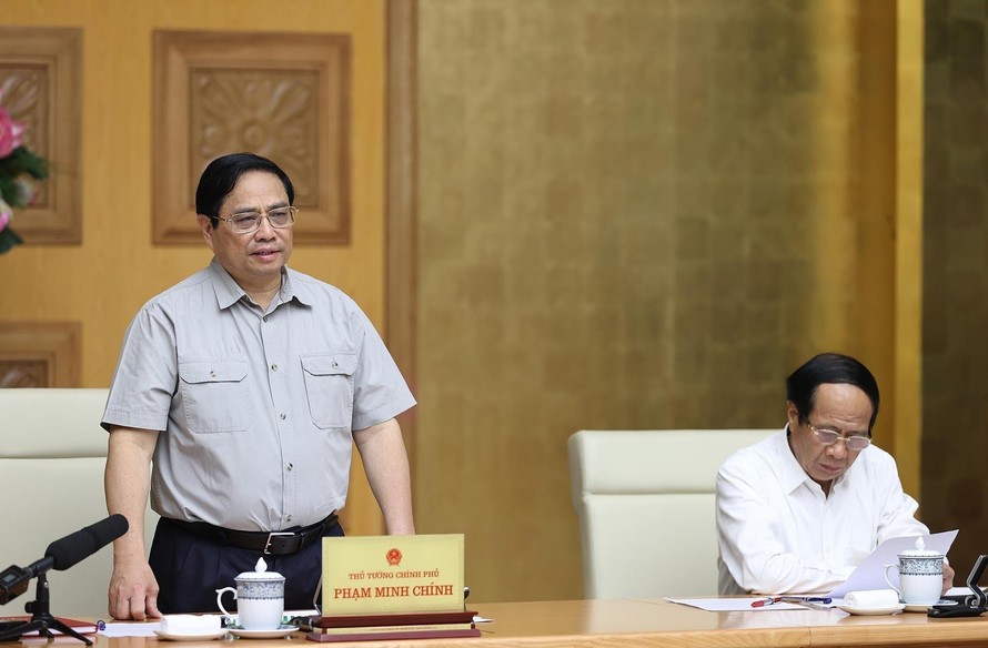 Thủ tướng Phạm Minh Chính chủ trì họp ứng phó cơn bão số 4. Ảnh: TTXVN