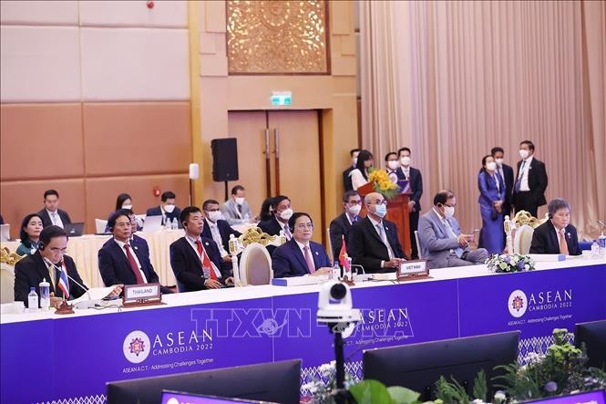 Thủ tướng Phạm Minh Chính và Trưởng đoàn các nước ASEAN tại Phiên toàn thể Hội nghị cấp cao ASEAN lần thứ 40. Ảnh: TTXVN