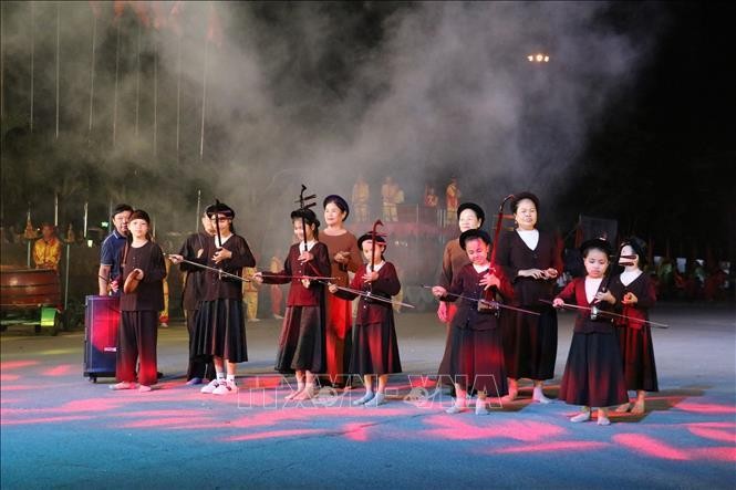 Một tiết mục đặc sắc của đoàn nghệ thuật huyện Yên Mô, tỉnh Ninh Bình tại Lễ hội đường phố. Ảnh: TTXVN