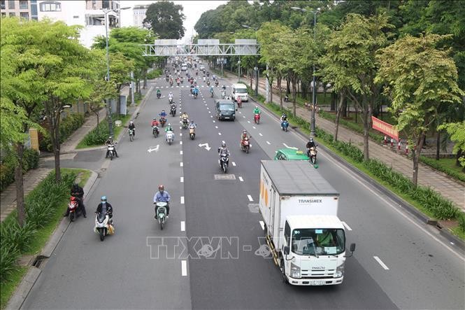 Các loại phương tiện di chuyển đông đúc trên đường Hoàng Văn Thụ, TP Hồ Chí Minh, ngày 1/10/2021. Ảnh minh họa: Xuân Tình/TTXVN