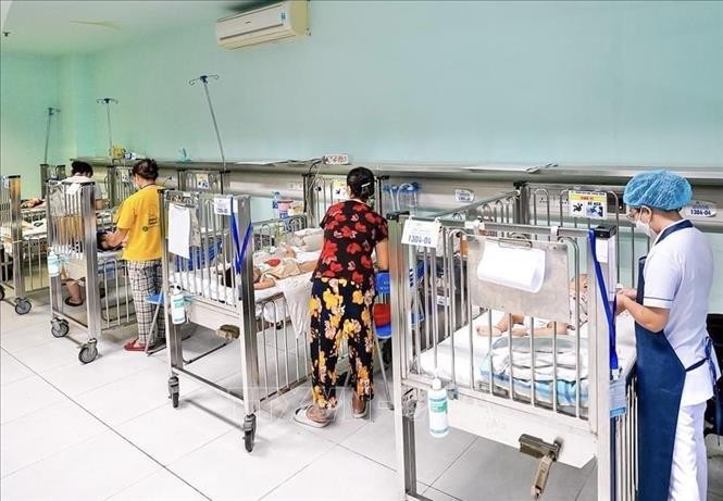 Bệnh viện Nhi Trung ương có số bệnh nhân viêm đường hô hấp đến khám được phát hiện mắc virus Adeno chiếm nhiều nhất trong các cơ sở khám chữa bệnh tại Hà Nội. Ảnh: TTXVN phát
