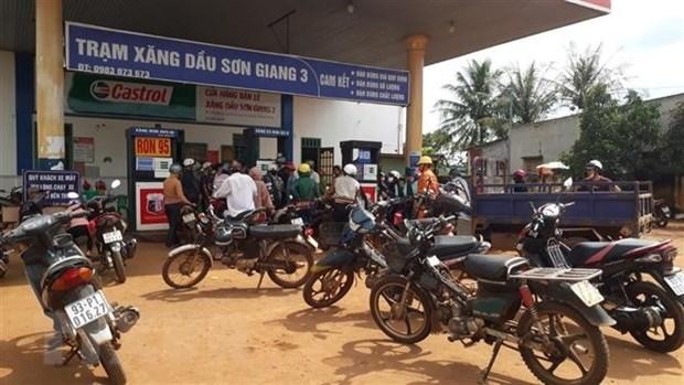 Trạm xăng dầu Sơn Giang 3 ở xã Đắk Ơ, huyện Bù Gia Mập, Bình Phước treo bảng "hết xăng". (Ảnh: K GỬIH/TTXVN)