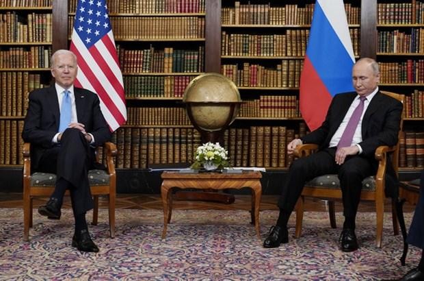 Tổng thống Nga Vladimir Putin (phải) và Tổng thống Mỹ Joe Biden. (Nguồn: AP)