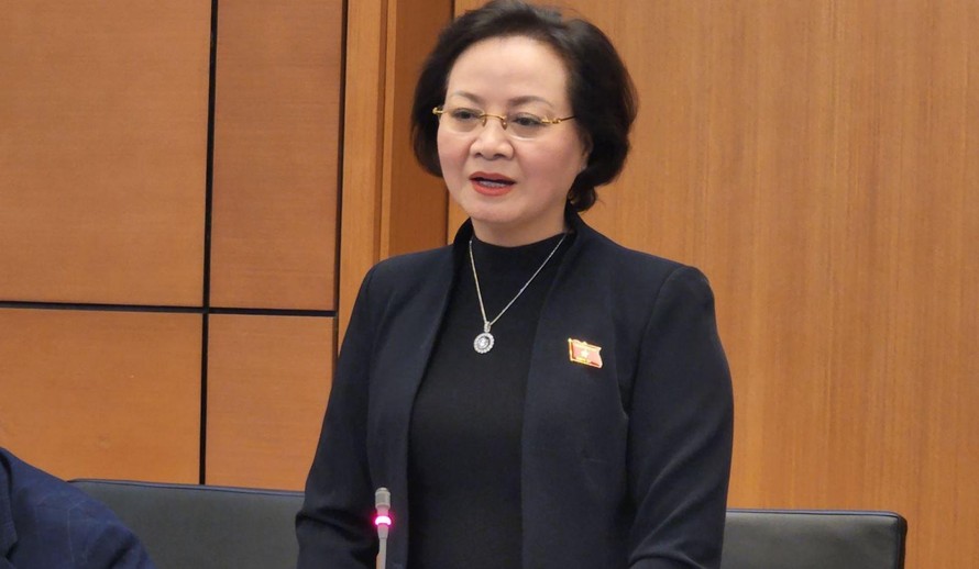 Bộ trưởng Bộ Nội vụ Phạm Thị Thanh Trà phát biểu tại phiên thảo luận ở tổ sáng 22/10.
