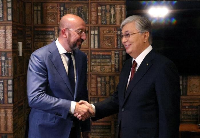 Chủ tịch Hội đồng Châu Âu Charles Michel và Tổng thống Kazakhstan Kassym-Jomart Tokayev gặp nhau tại New York, ngày 21/9. Ảnh: Akorda