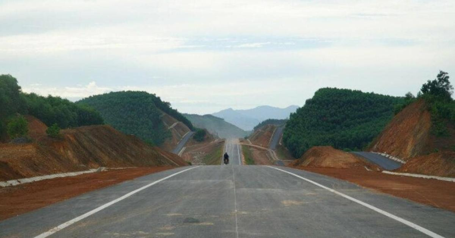 Đề nghị gia hạn hoàn thành cao tốc Cam Lộ - La Sơn vào tháng 11