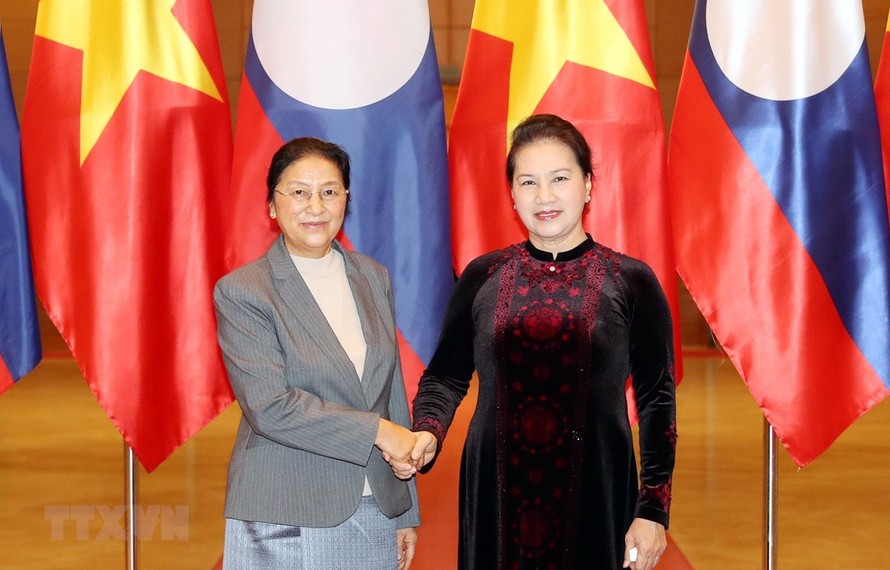 Chủ tịch Quốc hội Nguyễn Thị Kim Ngân tiếp Chủ tịch Quốc hội Lào Pany Yathotou. (Ảnh: Trọng Đức/TTXVN)