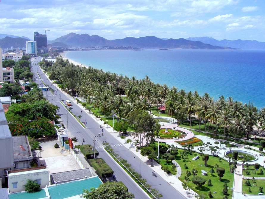 Thành phố Nha Trang nằm ở vị trí trung tâm tỉnh Khánh Hòa.