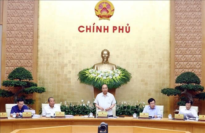 Thủ tướng Nguyễn Xuân Phúc chủ trì phiên họp Chính phủ thường kỳ tháng 4. Ảnh: Thống Nhất/TTXVN