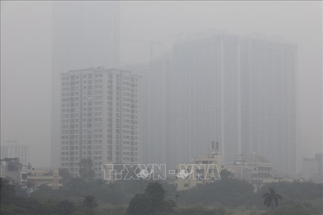 Hiện tượng bụi mịn, sương mù quang học gây ô nhiễm không khí ở Hà Nội (ảnh chụp sáng 13/11/2019). Ảnh: Thành Đạt/TTXVN
