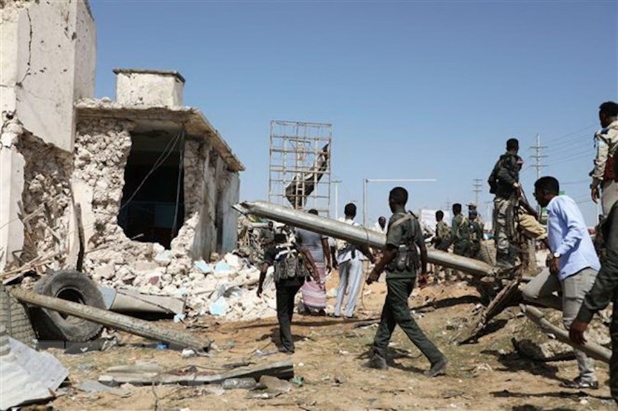 Hiện trường một vụ tấn công ở Mogadishu, Somalia. (Nguồn: THX/TTXVN)