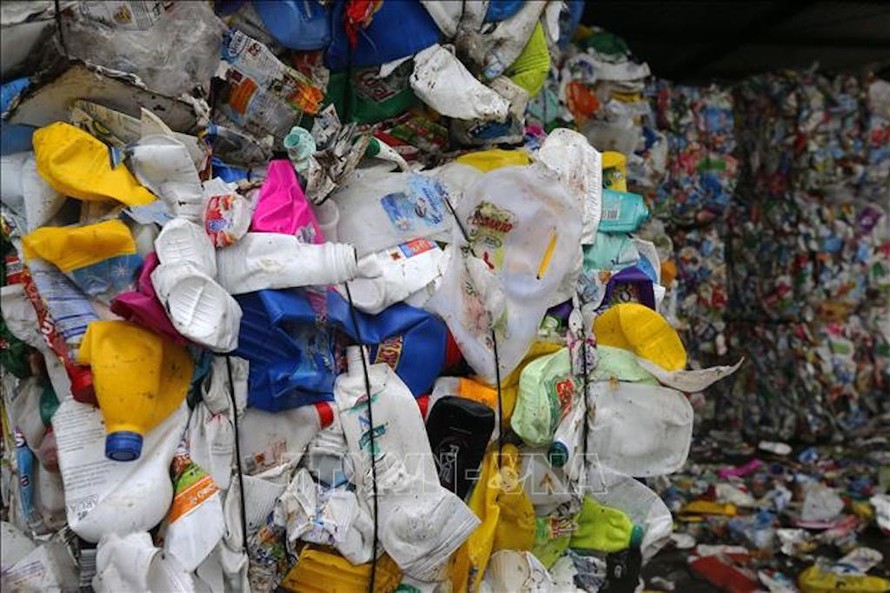  Rác thải nhựa tại một nhà máy tái chế rác thải ở Burgos, Tây Ban Nha. Ảnh: AFP/TTXVN