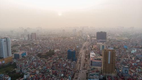 hiều thời điểm Hà Nội đã lọt top những TP ô nhiễm không khí nhất thế giới. (Ảnh: Người lao động)
