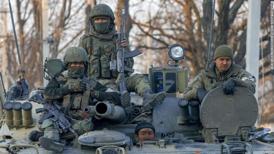 Binh lính Nga ở quận Volnovakha thuộc Donetsk, phía Đông Ukraine ngày 26/3. Ảnh: CNN 