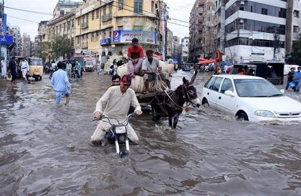 Cảnh ngập lụt tại thành phố Karachi, Pakistan ngày 9/7/2022. (Ảnh: THX/TTXVN) 