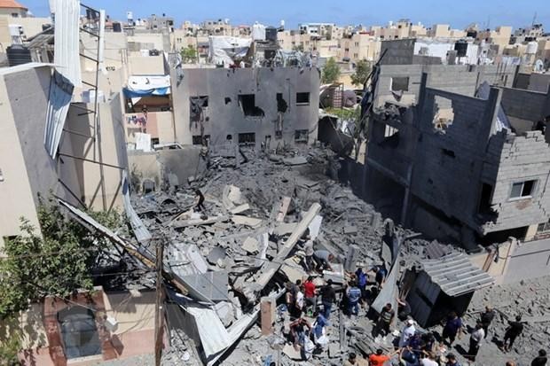 Hiện trường đổ nát sau vụ không kích của Israel xuống thành phố Khan Younis, Dải Gaza, ngày 19/5/2021. (Ảnh: THX/TTXVN)
