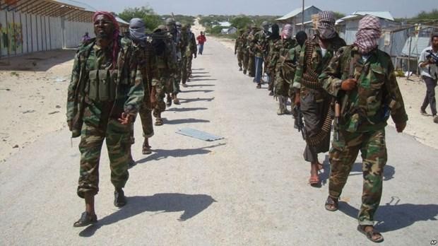 Các tay súng thuộc nhóm Hồi giáo cực đoan al Shabaab. (Ảnh: TTXVN)