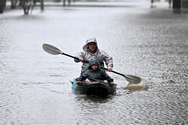 Cảnh ngập lụt sau những trận mưa lớn tại ngoại ô Sydney, Australia. (Ảnh: AFP/TTXVN)