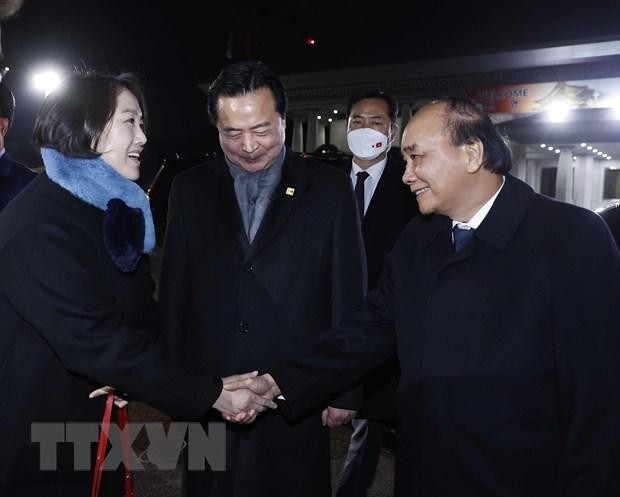 Lễ tiễn Chủ tịch nước Nguyễn Xuân Phúc tại sân bay quân sự Seoul. (Ảnh: Thống Nhất/TTXVN)