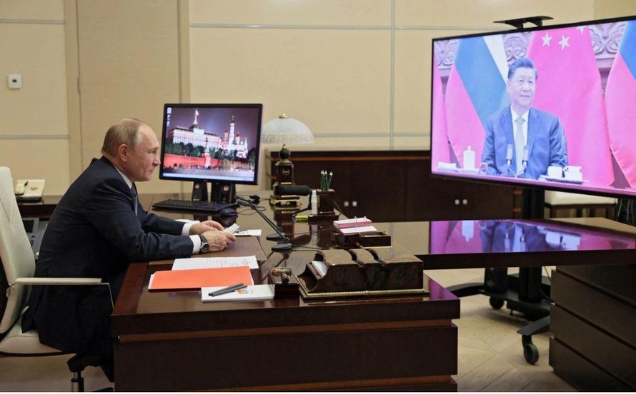 Tổng thống Nga Vladimir Putin hội đàm qua video trực tuyến với Chủ tịch Trung Quốc Tập Cận Bình ngày 15/12/2021. Ảnh: Reuters 
