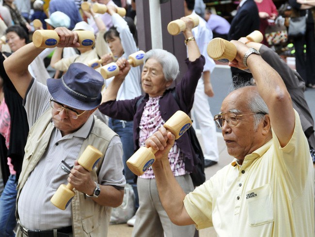 Người cao tuổi Nhật tập thể dục nâng cao sức khỏe. (Ảnh: North Country Public Radio) 
