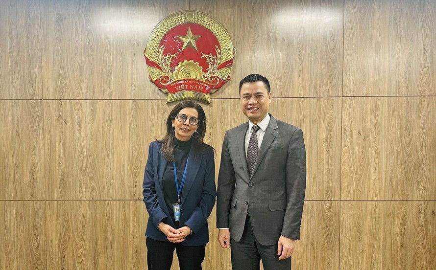 Đại sứ Đặng Hoàng Giang, Trưởng Phái đoàn Đại diện Việt Nam tại Liên hợp quốc (LHQ) và Đại diện đặc biệt của Tổng Thư ký LQ Najat Maalla M’jid (trái) tại buổi làm việc ngày 16/1/2023. Ảnh: TTXVN