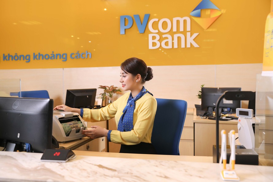 PVcomBank là ngân hàng tiên phong phục vụ khách hàng đến ngày 30 Tết