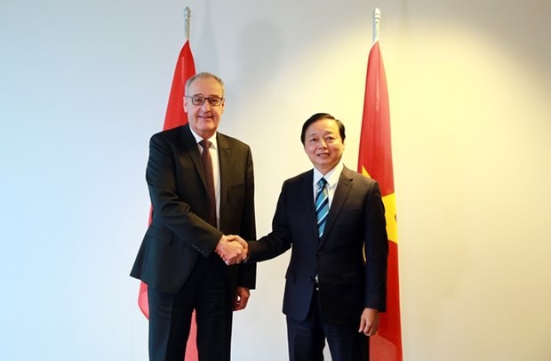 Phó Thủ tướng Trần Hồng Hà hội đàm với Ủy viên Hội đồng liên bang, Bộ trưởng Kinh tế, Giáo dục và Nghiên cứu Thụy Sĩ Guy Parmelin. (Ảnh: VGP)