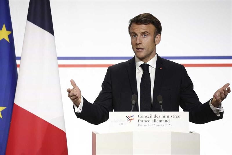 Tổng thống Pháp Emmanuel Macron phát biểu trong cuộc họp báo chung với Thủ tướng Đức Olaf Scholz hôm 22/1 tại điện Elysee ở Paris. Ảnh: AFP