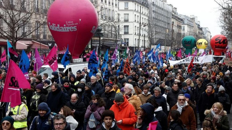 Người dân xuống đường tham gia biểu tình tại Pháp ngày 19/1. Ảnh: Reuters