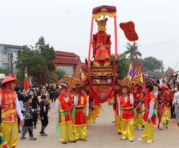 Đoàn rước kiệu Lạc Long Quân tại lễ hội Kinh Dương Vương, huyện Thuận Thành, tỉnh Bắc Ninh. (Ảnh: Thái Hùng/TTXVN)