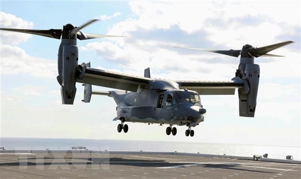 Máy bay Osprey của quân đội Mỹ hạ cánh xuống tàu Kaga của Lực lượng Phòng vệ Biển Nhật Bản ở ngoài khơi vùng Shikoku, ngày 26/10/2020. (Ảnh: Kyodo/TTXVN)
