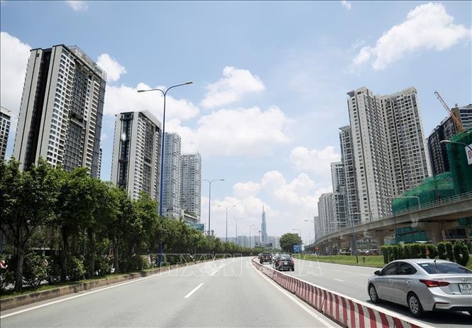 Nhiều chung cư cao tầng dọc 2 bên Xa lộ Hà Nội, thành phố Thủ Đức. Ảnh minh họa: Hồng Đạt/TTXVN