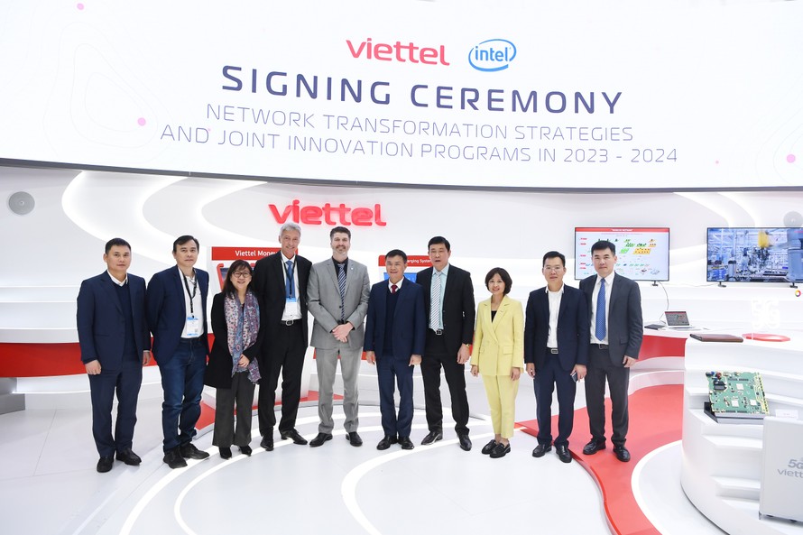 Viettel và Intel ký kết biên bản ghi nhớ hợp tác phát triển công nghệ hạ tầng số tại MWC 2023
