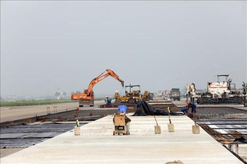 Dự án cải tạo, nâng cấp đường cất hạ cánh, đường lăn cảng hàng không quốc tế Nội Bài có tổng mức đầu tư 2.031,6 tỷ đồng.