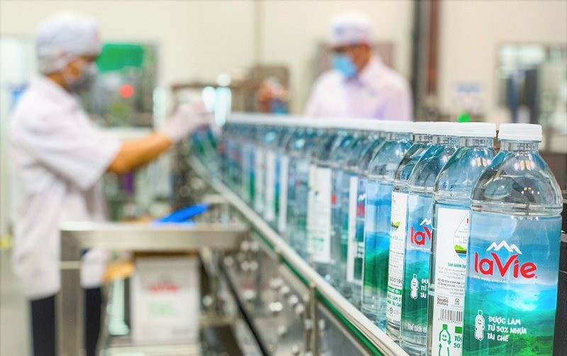 La Vie là doanh nghiệp duy nhất tại Việt Nam được cấp chứng nhận quốc tế về quản lý nước bền vững từ Liên minh Quản lý Nước (AWS).