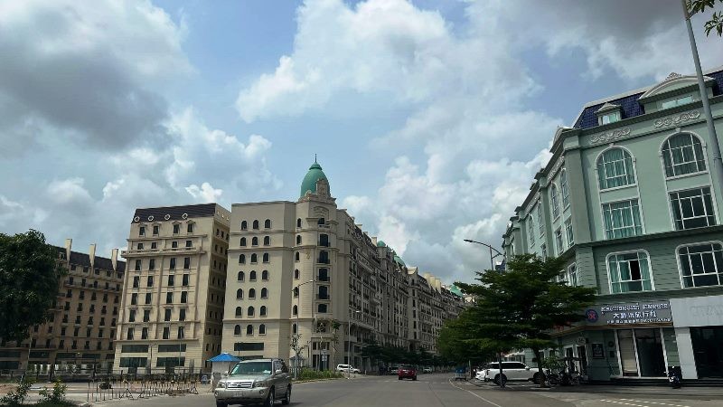 Khu đô thị phức hợp The Elysée ở thủ đô Phnom Penh lấy cảm hứng từ đại lộ Champs Éslysées Paris.