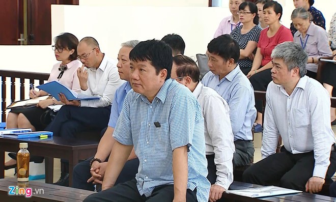 Đinh La Thăng và các bị cáo tại phiên tòa ngày 20/6. Ảnh: P.D.