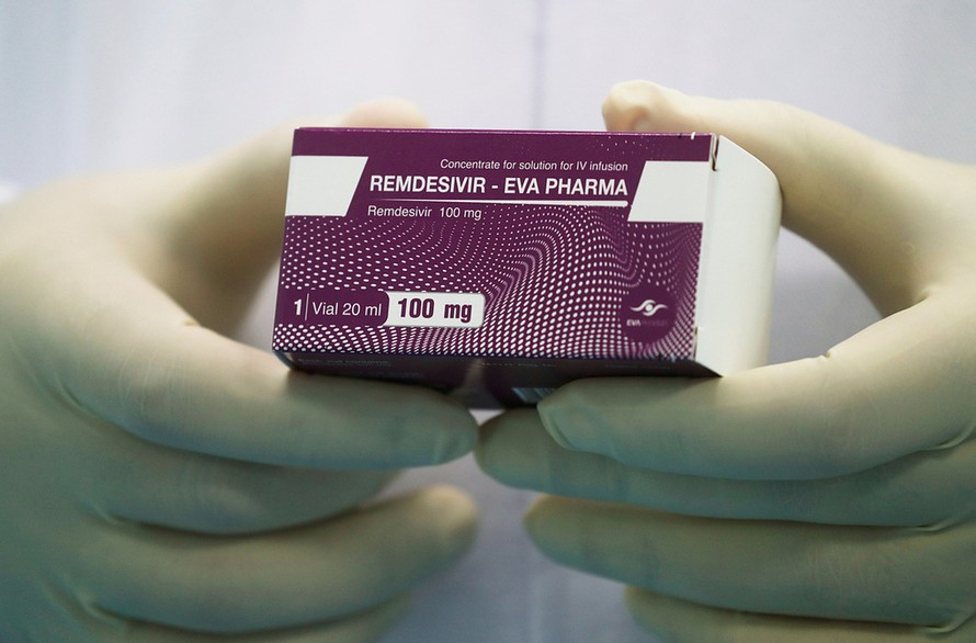 Một hộp remdesivir loại 100 mg được phân phối ở Ai Cập, ngày 26/7. Ảnh: Reuters