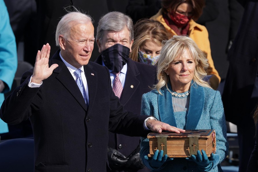 Ông Joe Biden tuyên thệ trong lễ nhậm chức