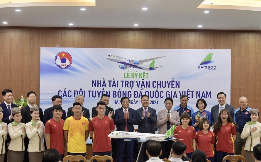 Năm 2021, Bamboo Airways đã kí kết hợp đồng tài trợ vận chuyển toàn bộ các Đội tuyển bóng đá Quốc gia Việt Nam