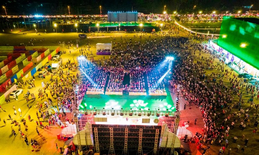 Lễ hội Kỳ Hoa 2022 thu hút lượng lớn du khách đổ về Lạng Sơn trong dịp 30/4 năm nay.